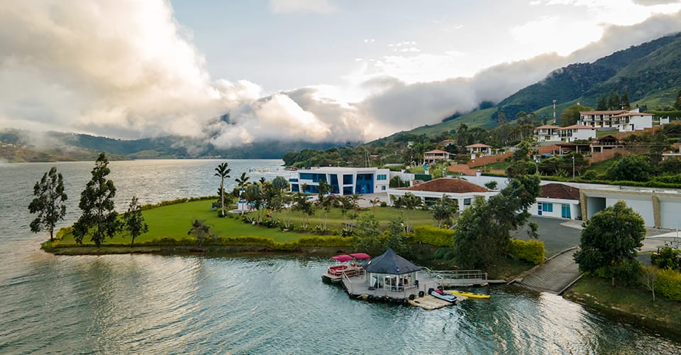Hotel Blue Palace, Lago Calima Colombia