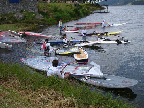 Alquiler de equipos para Windsurf en el Lago Calima