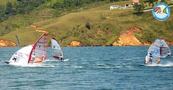 Windsurfing en el Lago Calima Colombia