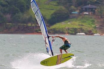 windsurfing en el Lago Calima